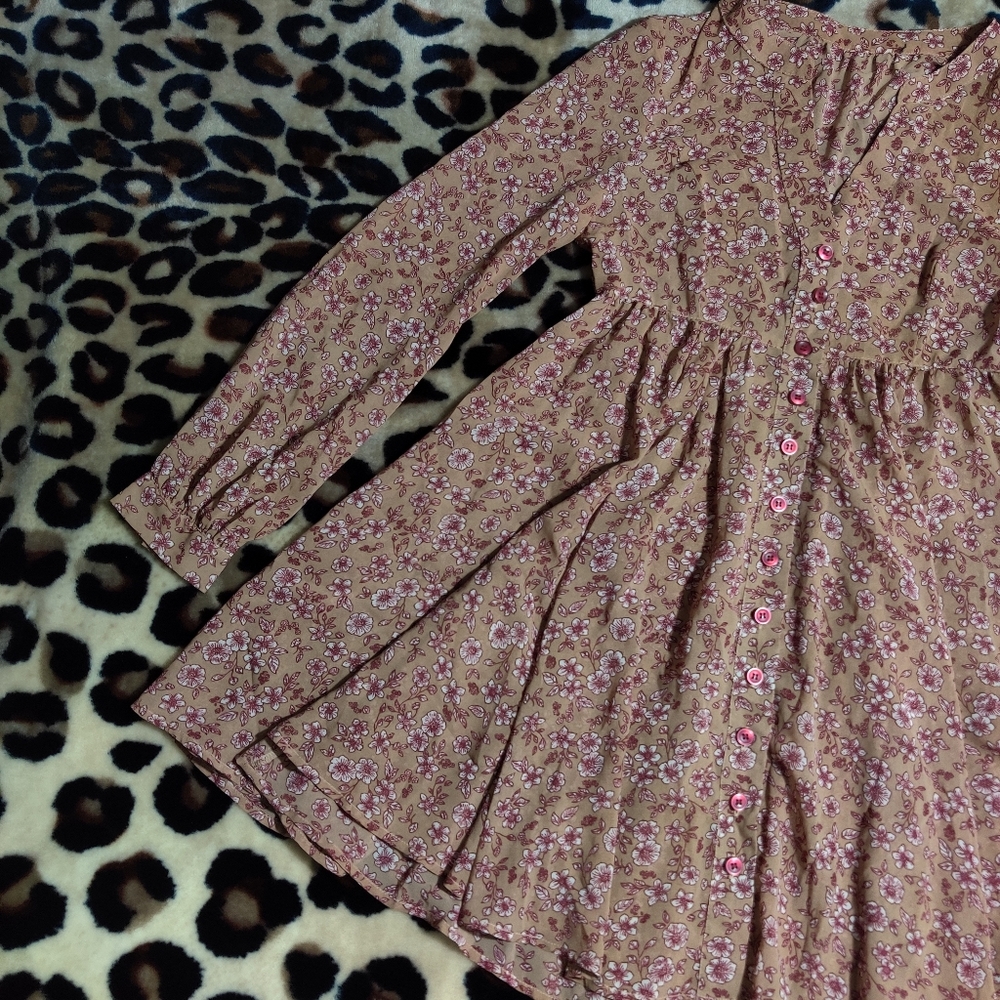 SOLD.......💚 Cottage Core Button Up Dress - Picture 8 of 15